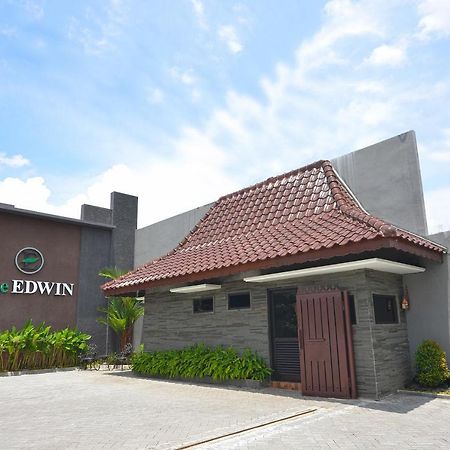 The Edwin Syariah Hotel Ngabean Exterior photo