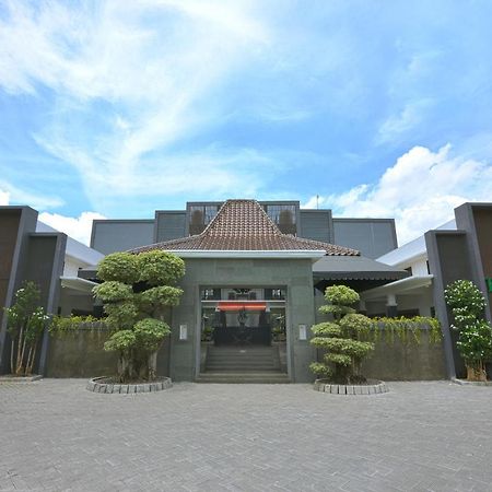 The Edwin Syariah Hotel Ngabean Exterior photo