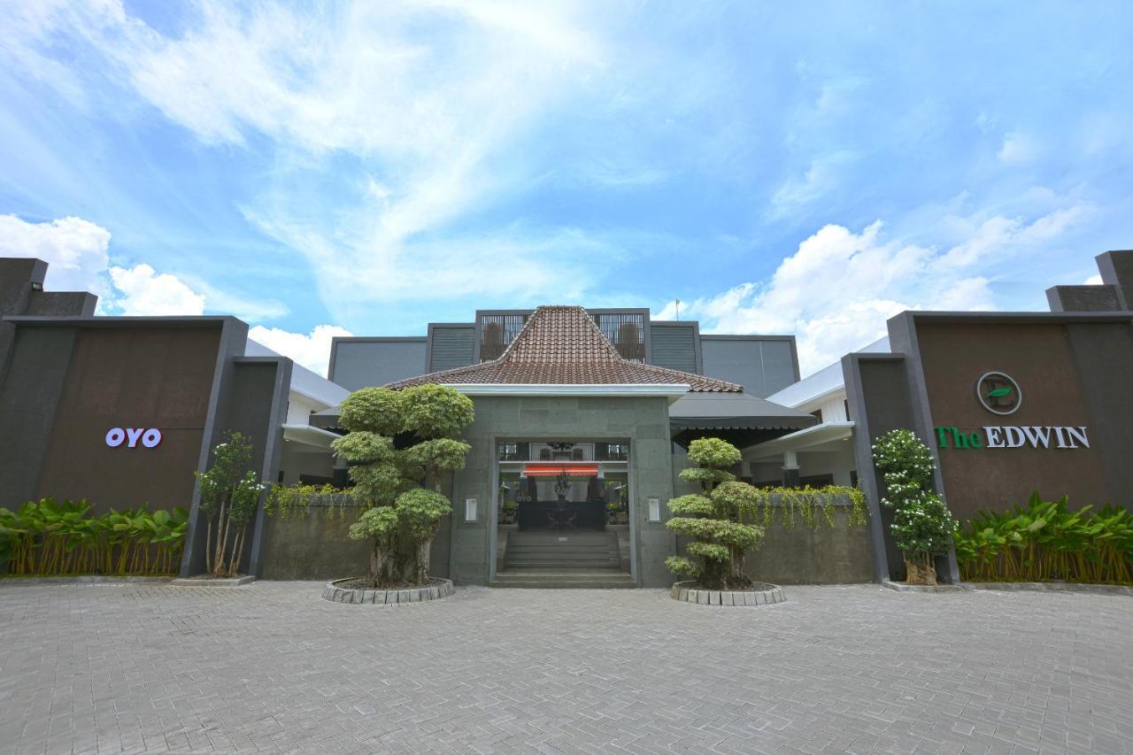 The Edwin Syariah Hotel Ngabean Exterior photo