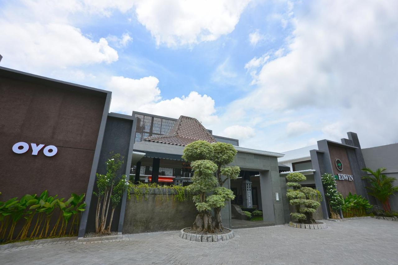 The Edwin Syariah Hotel Ngabean Exterior photo